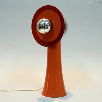 LÁMPARA POP - Realizada en metal lacado en rojo y naranja.
Bombilla de anticuario, mitad de mercurio.